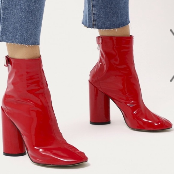 round heel ankle boots